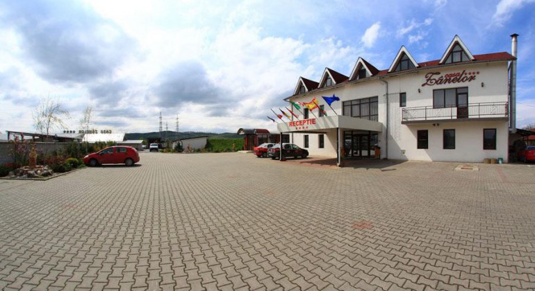 Near Cluj Casa Zanelor Floresti